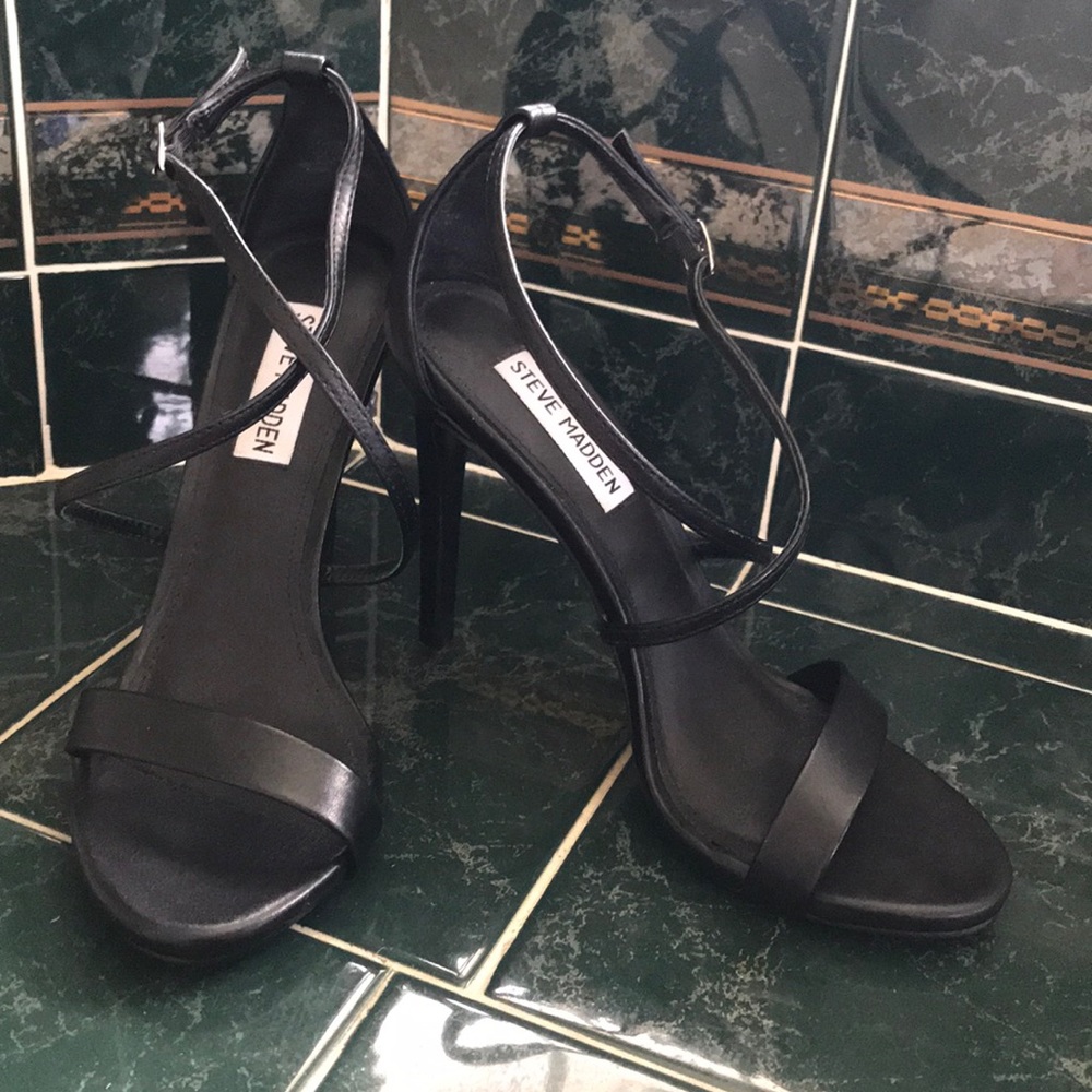 Steve Madden Black Strappy Heel “Floriaa”